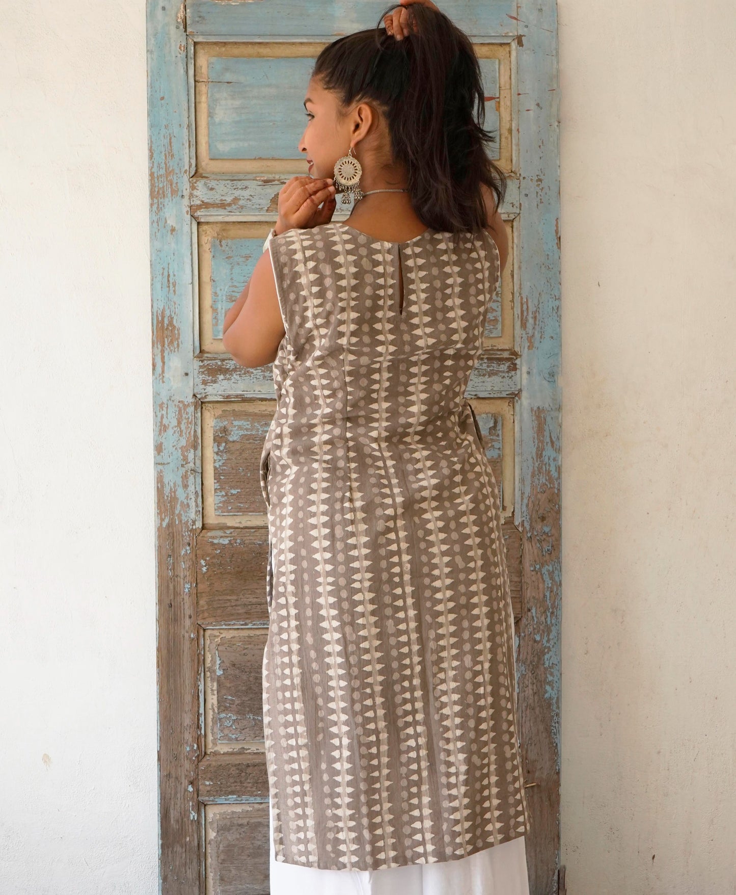 Grey Sleeveless Cotton Kurti